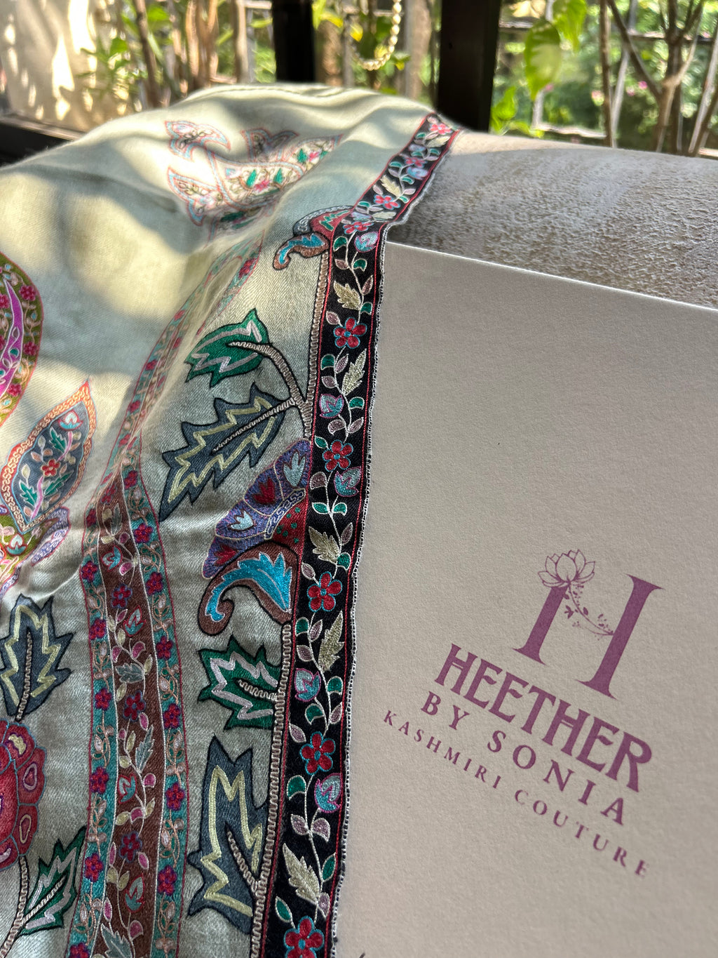Off-white Pashmina Stole – Handcrafted Fine Kalamkari Artistry