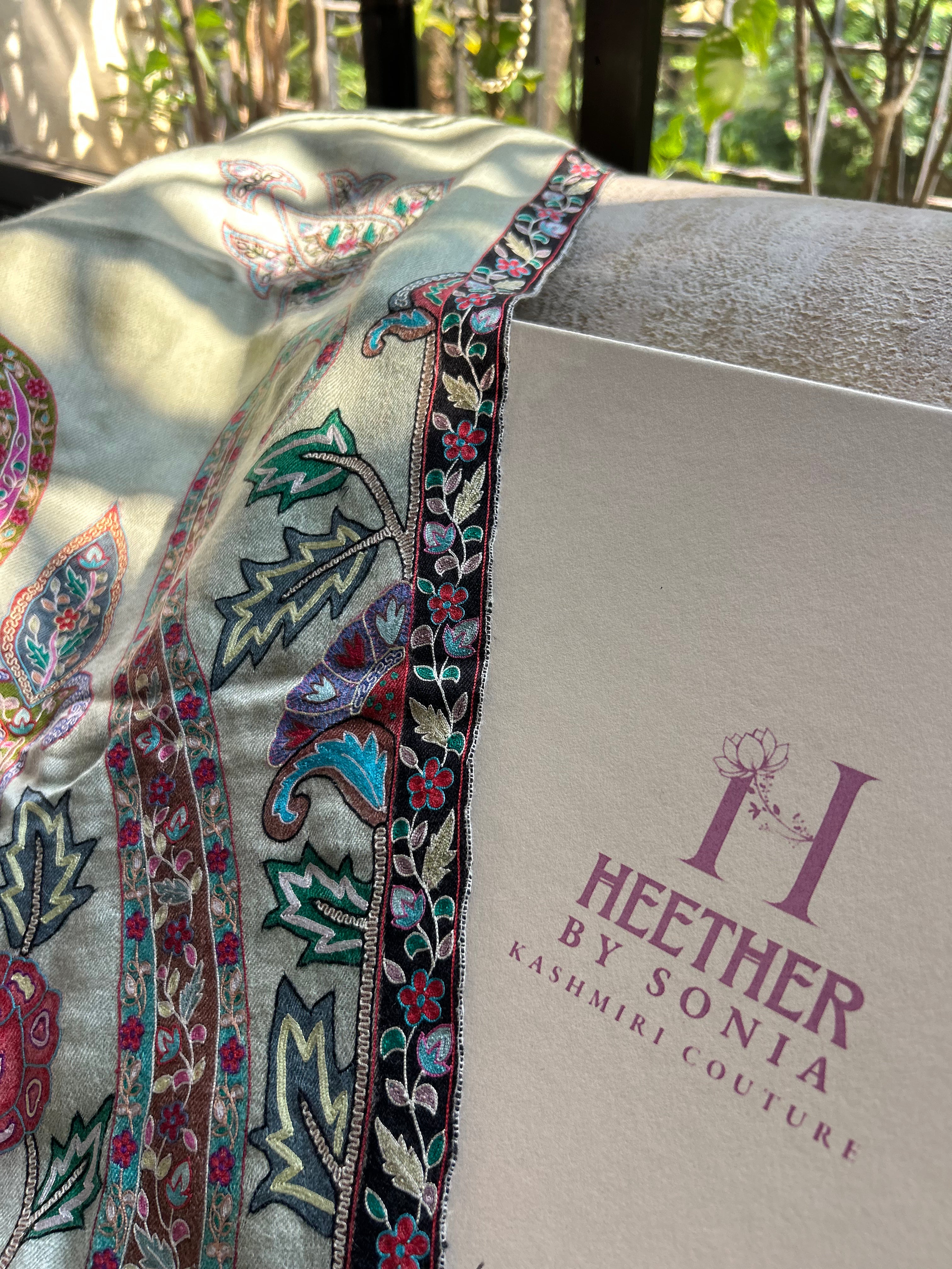 Off-white Pashmina Stole – Handcrafted Fine Kalamkari Artistry