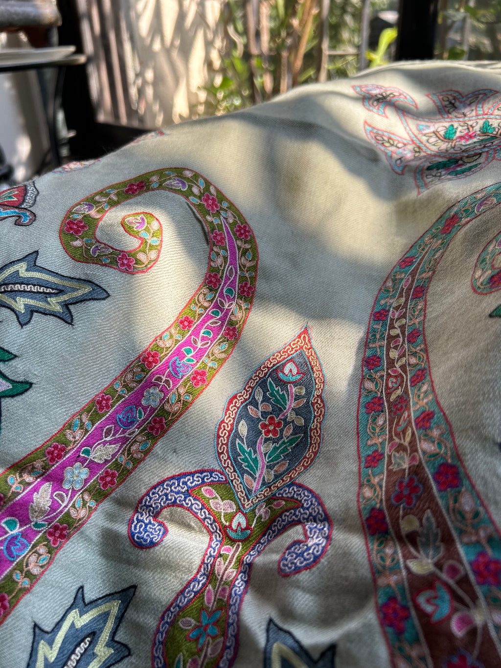 Off-white Pashmina Stole – Handcrafted Fine Kalamkari Artistry