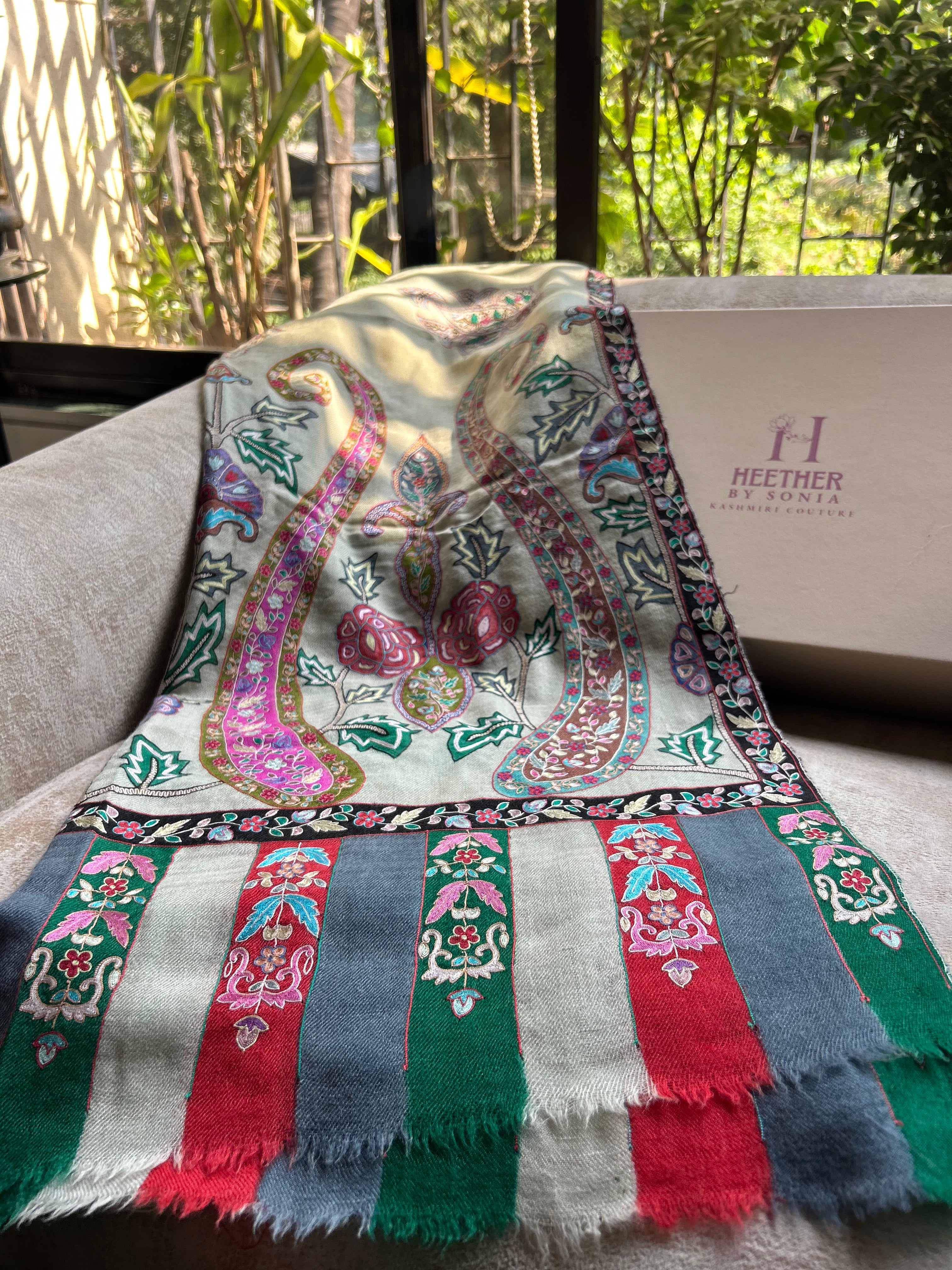 Off-white Pashmina Stole – Handcrafted Fine Kalamkari Artistry
