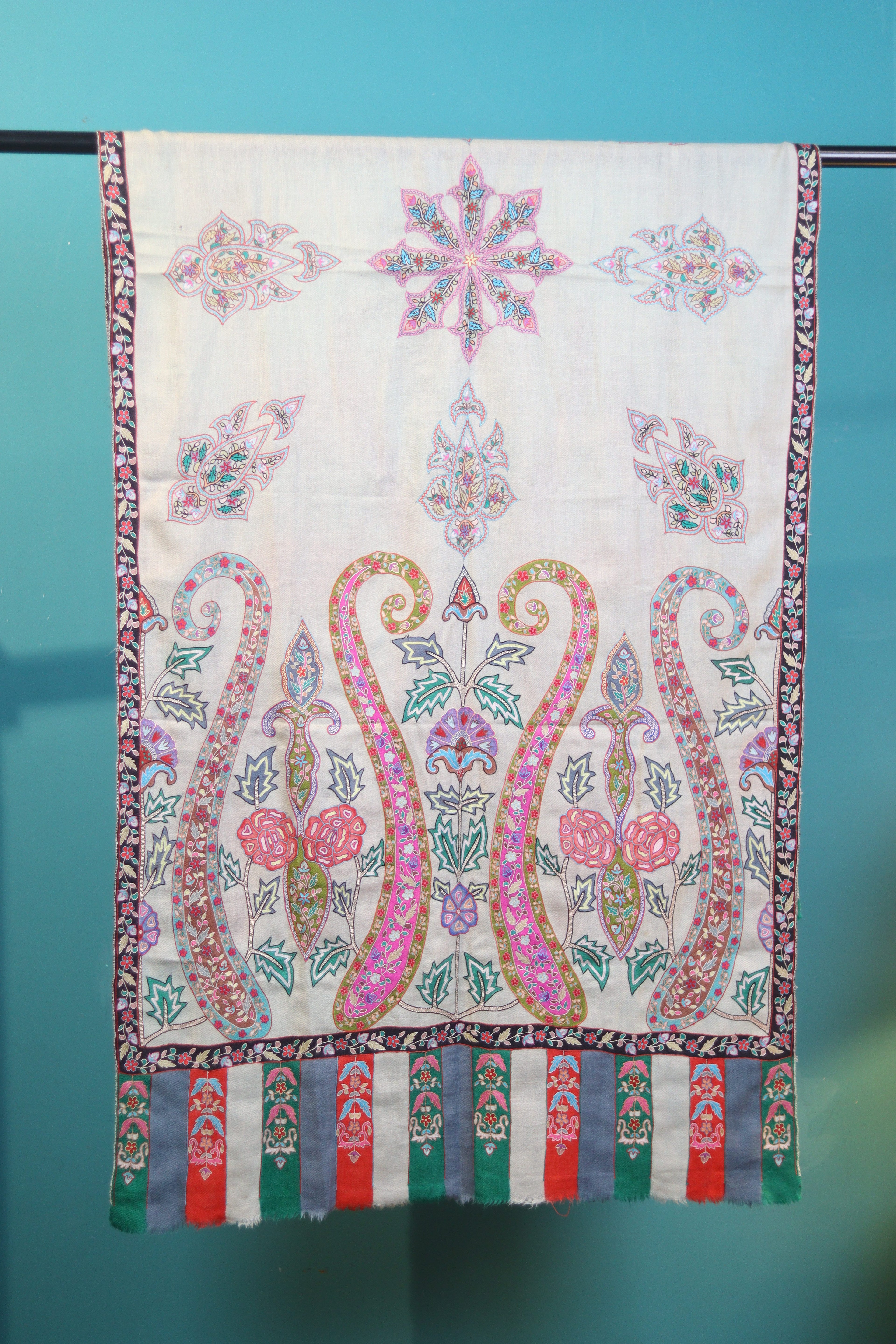 Off-white Pashmina Stole – Handcrafted Fine Kalamkari Artistry