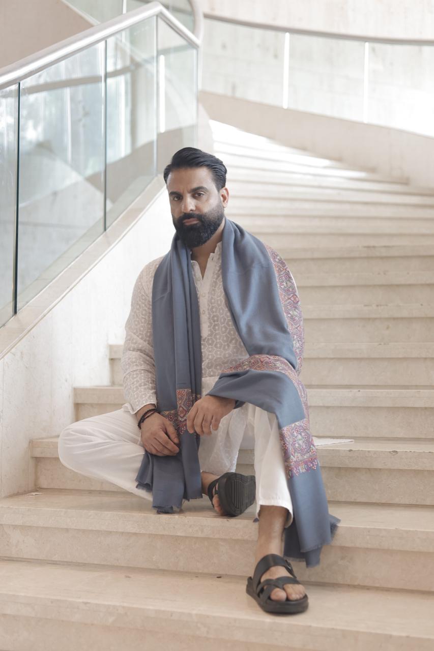 Handwoven Pure Pashmina shawl with sozni embroidery